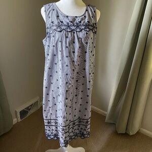 Old Navy Scalloped-Yoke Eyelet Shift Dress, size M Tall